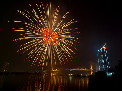 多色烟花夜景曼谷城市景观河景在大桥上图片