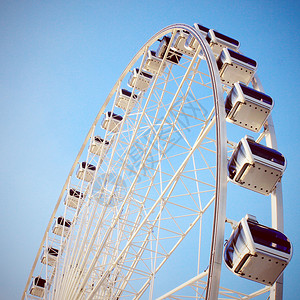 Ferris轮蓝色天空清晰图片