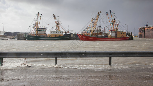 荷兰沿海工程堤防的极端涨潮图片