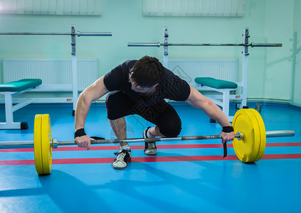 足球报：海港亚冠跨赛季2平7负9场不胜，想要出线难度不小
