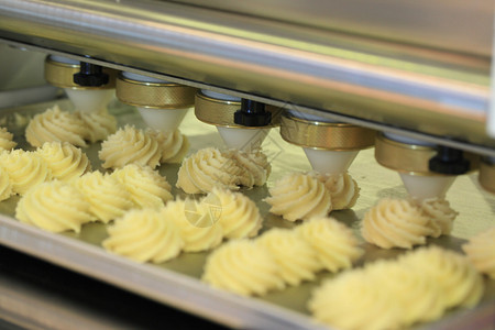 机器自动产生甜食烘烤图片