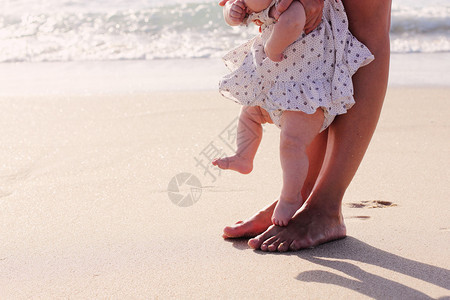 母脚和婴儿脚图片
