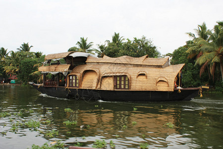 在喀拉邦死水的船屋印度喀图片