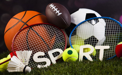 可惜了机会！姆伯莫长传，舍什科停球太大直接给了对方门将