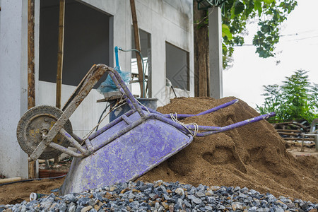 建筑工地建筑的骨灰箱根据图片