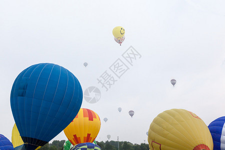 热气球是人类最古老的成功载人飞行技术图片