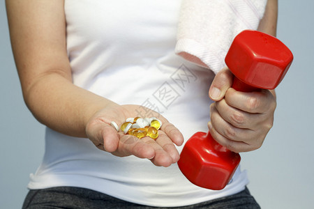 库门神！昨晚8次扑救欧冠生涯第二多！仅次于22年欧冠决赛9次