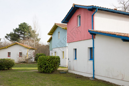 法国七彩沙滩小屋图片