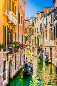 在意大利威尼斯与传统的贡多拉河和运图片