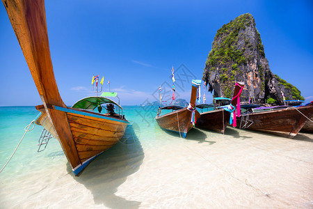 Krabithailand地区传统长尾船和aman图片