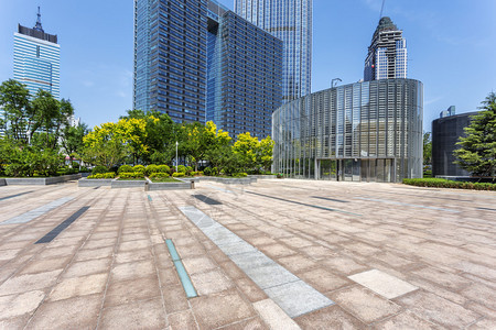 有空路地板的现代城市图片