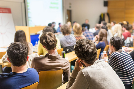 在商业和创业研讨会上进行圆桌讨论会议厅的观众在大学报告厅演讲学员背景图片