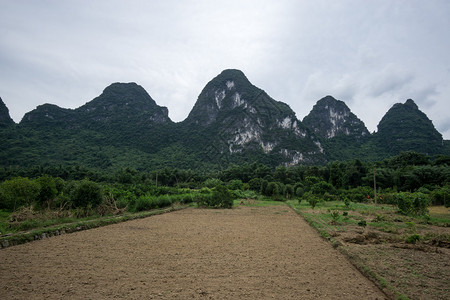 China附近的利河附近公路图片