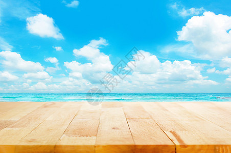 蓝海和天空背景上顶部的木板可以放置或将您的产品添加显示海背景图片