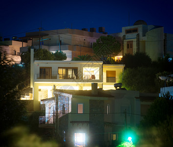 晚上地中海风格的房子图片