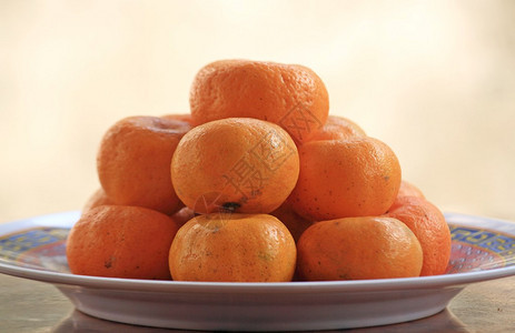 橙色水果人的吉祥水果图片