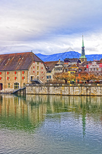 与Landhaus和Solothurn钟楼的海滨索洛图恩是瑞士索洛图恩州的首府它位于阿勒河畔和魏森斯图片