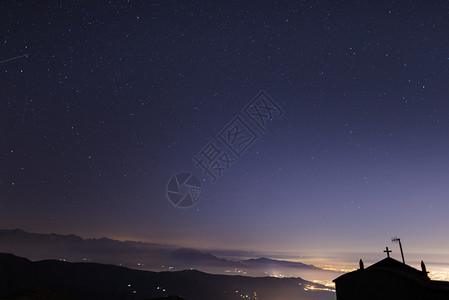 意大利阿尔卑斯山上的星空图片