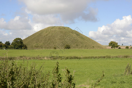 英国威尔特郡Avebury附近SilburyHill图片