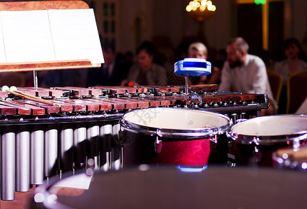 室内大厅中的打击乐器鼓马林巴琴低音爵士乐图片