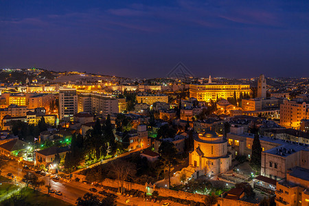 以色列耶路撒冷老城和夜间橄榄图片