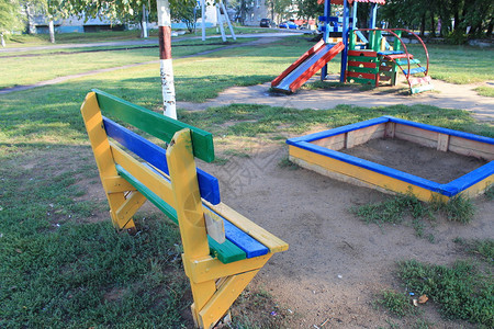 城市公园的儿童游乐场图片