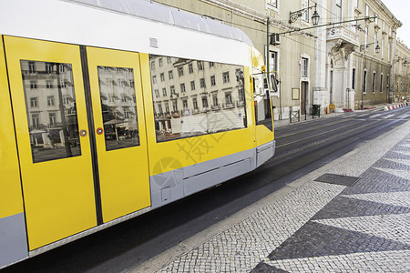 里斯本电车街在城市交通图片