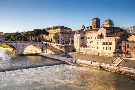 罗马城市风景和古老的建筑图片