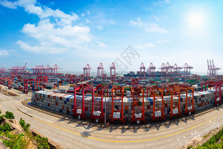 上海洋山深水港是上海以南杭州湾集装图片