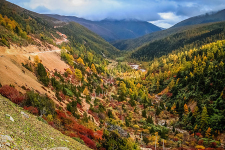 云南省华南的壮丽山景图片