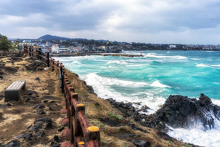 南韩济州岛海滨岸公路对岸海浪图片