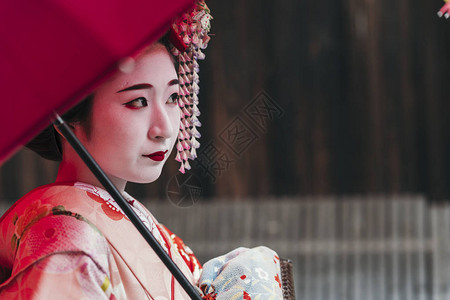 日本京都Gion街上的艺伎Maiko图片