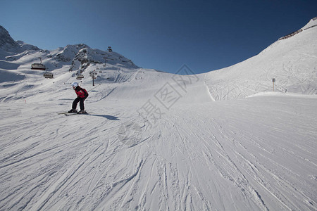 冬季度假村蒙塔丰奥地利冬季的好天气在令人敬畏的雪景中图片