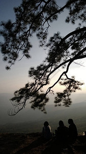 普克拉东山上美丽的日出图片