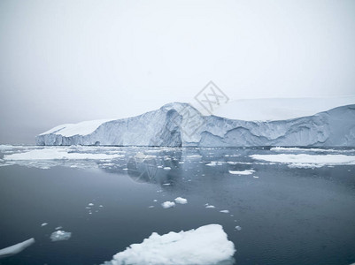 格陵兰冰湾上美丽的大冰山在格陵兰岛的iluli图片