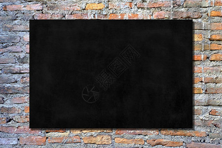 砖墙背景上的黑板图片