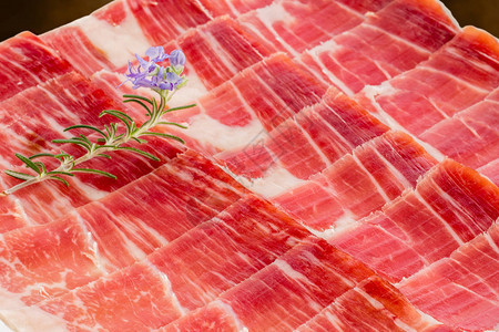 超大型关闭西班牙猪肉火腿的碎块图片
