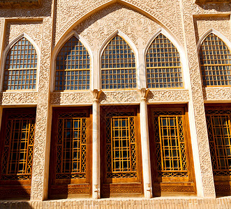 在Irankashan中模糊了旧的persian建筑窗图片