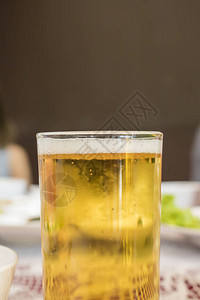 一杯轻啤酒图片