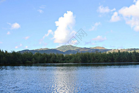 苏佩村Susupe湖的景象图片
