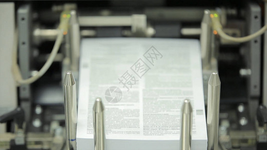 在印刷厂工作的机器测谎仪行业清洁设备前视图用于分页的特殊设备印刷厂印刷精加工线图片