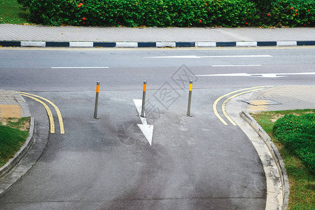 禁止转弯道路标线围栏图片