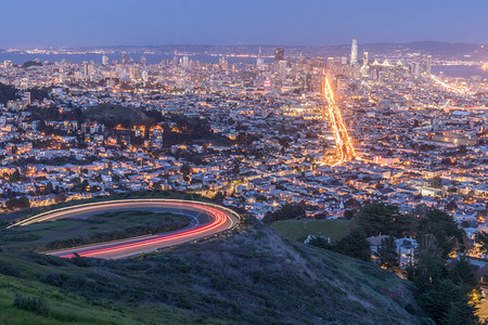 旧金山全景之夜从东北向旧金山市中心走图片