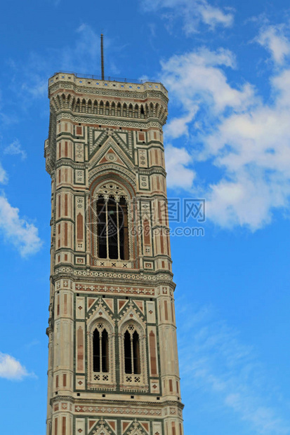 意大利佛罗伦萨一位名叫GIOTTO的意大利艺术家的古钟楼的美景和蓝图片