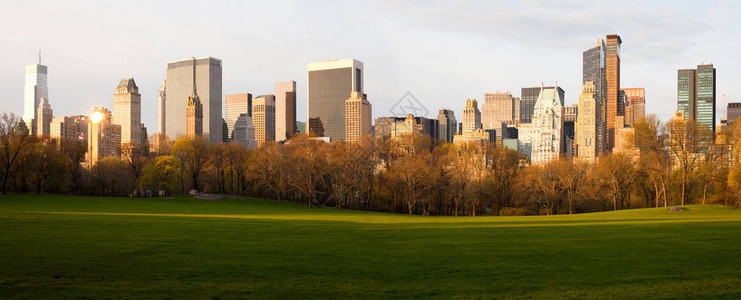美国纽约州纽约市中央公园和市中心天际图片