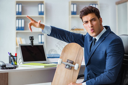 马卡：皇马本赛季将首次面临不足三天休息，客战毕巴仅间隔70小时