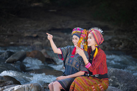 身着Karen传统服装的美丽的亚洲女在泰国亚洲当地图片