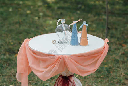 为婚礼做准备粉红色的婚礼婚礼装饰图片