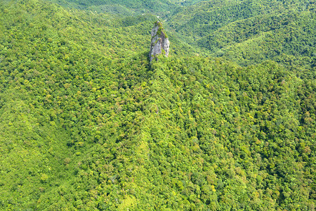 TeRuaManga针线的空中景观是拉罗通加最高山脉图片