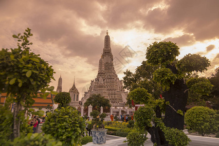 泰国曼谷市吞武里王朗的郑王庙图片